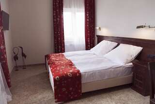 Отель Orient Palace Беляны-Вроцлавске Двухместный номер с 1 кроватью и собственной ванной комнатой-1
